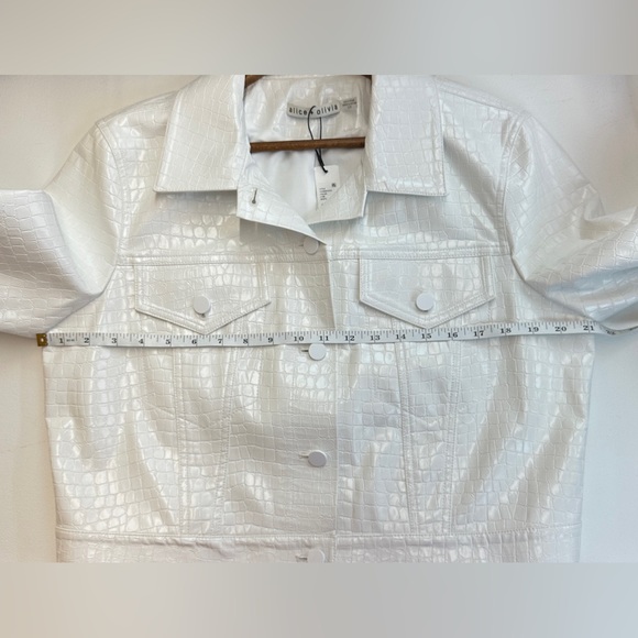 Alice + Olivia Chloe White Croc-Effect Faux Leather Crop Jacket Size XL NWT - Picture 12 of 16
